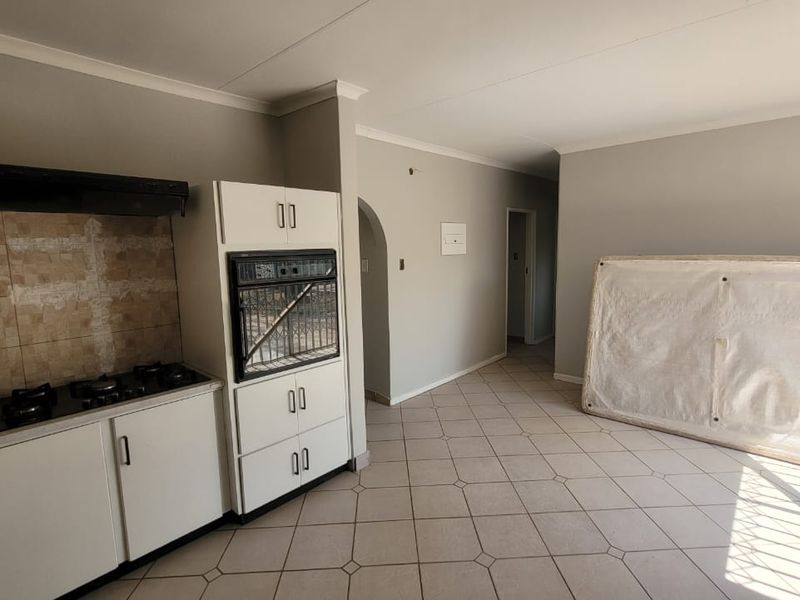 Modern family home - Photo 8