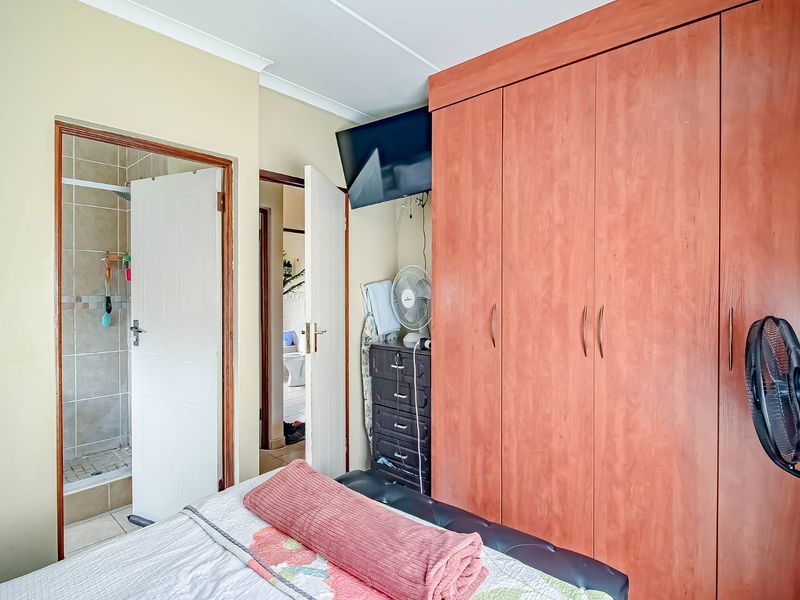 Ground floor 2 Bed 2 bath apartment - Photo 4