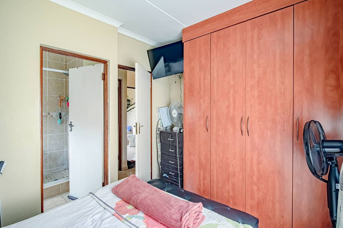 Ground floor 2 Bed 2 bath apartment - Photo 4