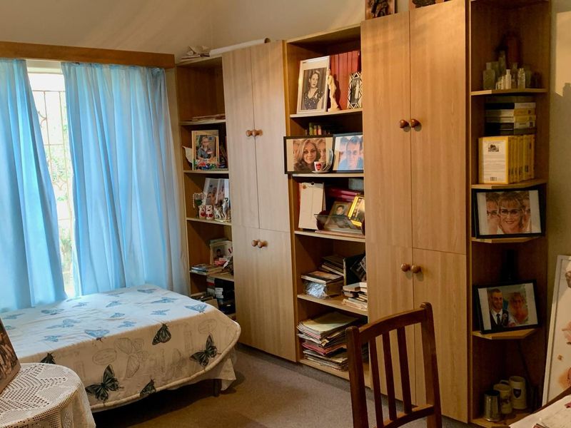 For Sale: Spacious 3-Bedroom House with Double Garage in Okahandja - Photo 8