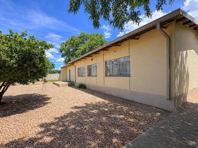 Windhoek North – Spacious 3 Bedroom Home with Flatlet Potential - Photo 3
