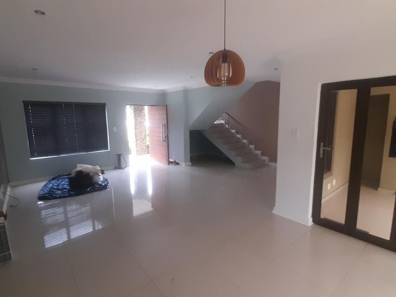 Birdwood Estate: A Modern Sanctuary - Photo 4