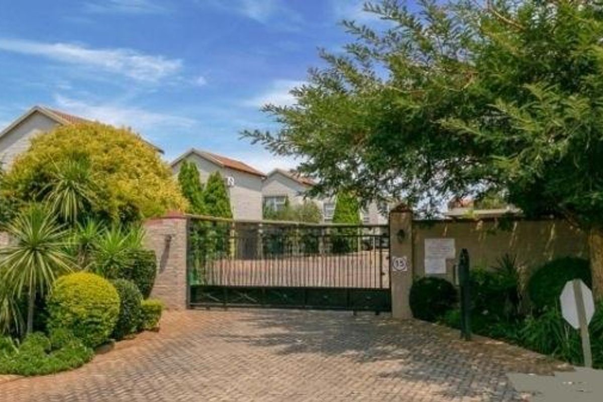 HEUWELSIG SECURITY ESTATE - 3 BED - 2 BATH & A STUDY - Photo 4