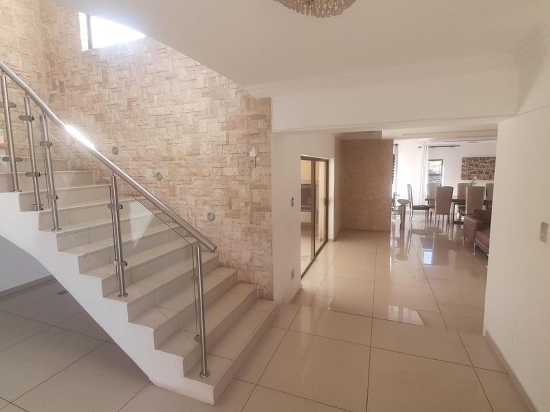 Elevate Your Lifestyle: Luxurious 4-Bed, 4-Bath Estate Living - Photo 3