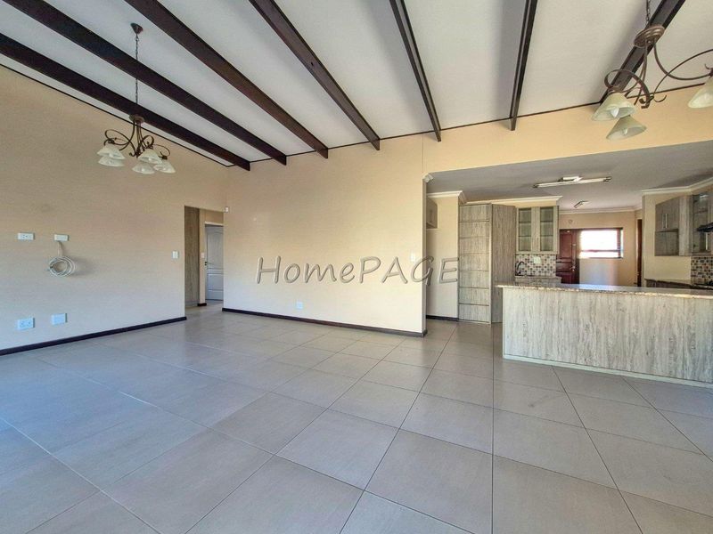 Fairway Estates, Walvis Bay:  4 Bedr Home with HUGE garage space is for Sale - Photo 5