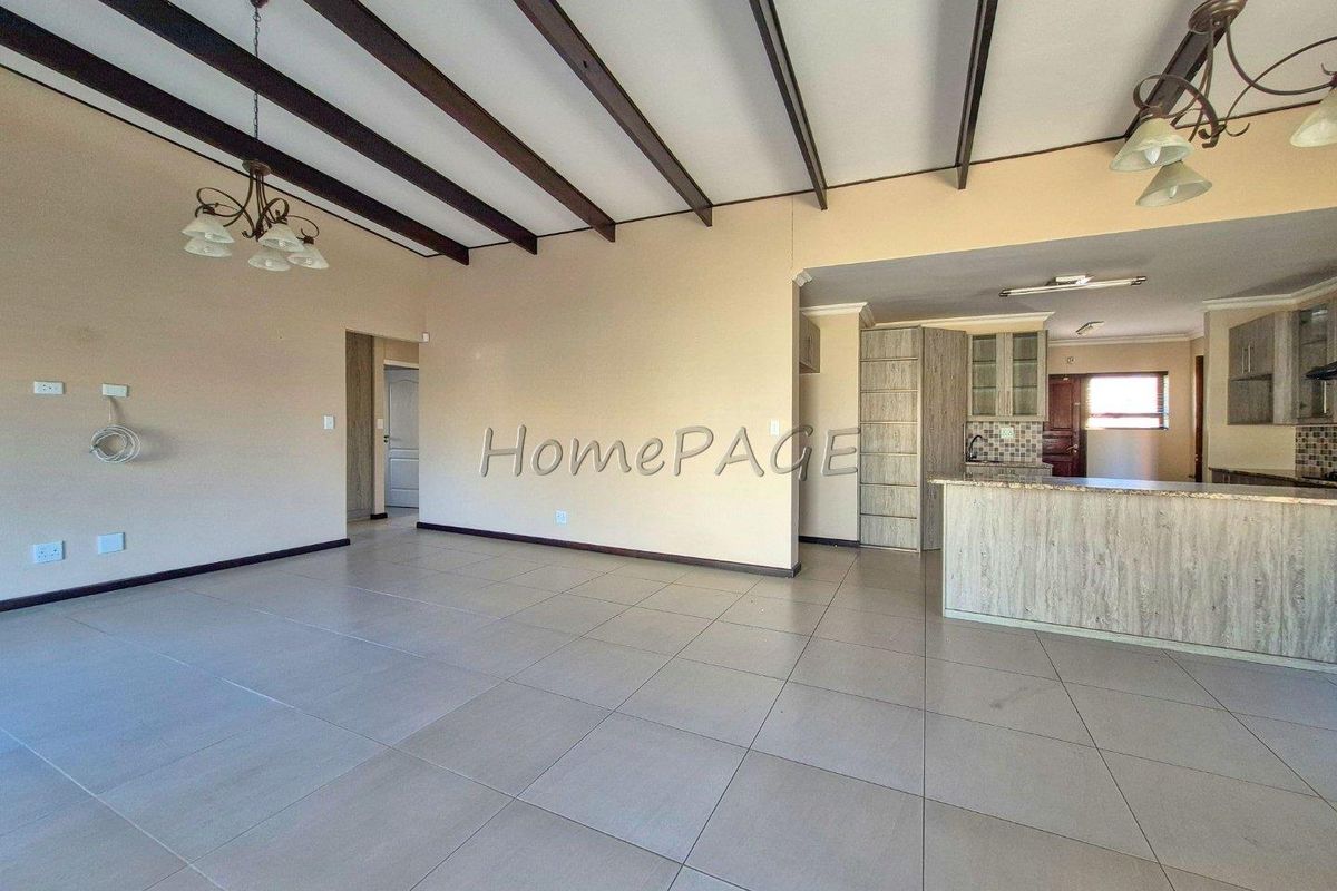 Fairway Estates, Walvis Bay:  4 Bedr Home with HUGE garage space is for Sale - Photo 5