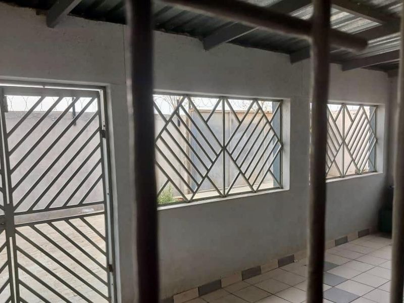 🌟 Investor’s Dream: Dual Income Property on Corner Erf in Extension 8/9, Okahandja! 🌟 - Photo 5