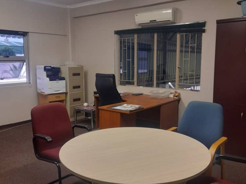 Workshop/Office In Lafrenz - Photo 2