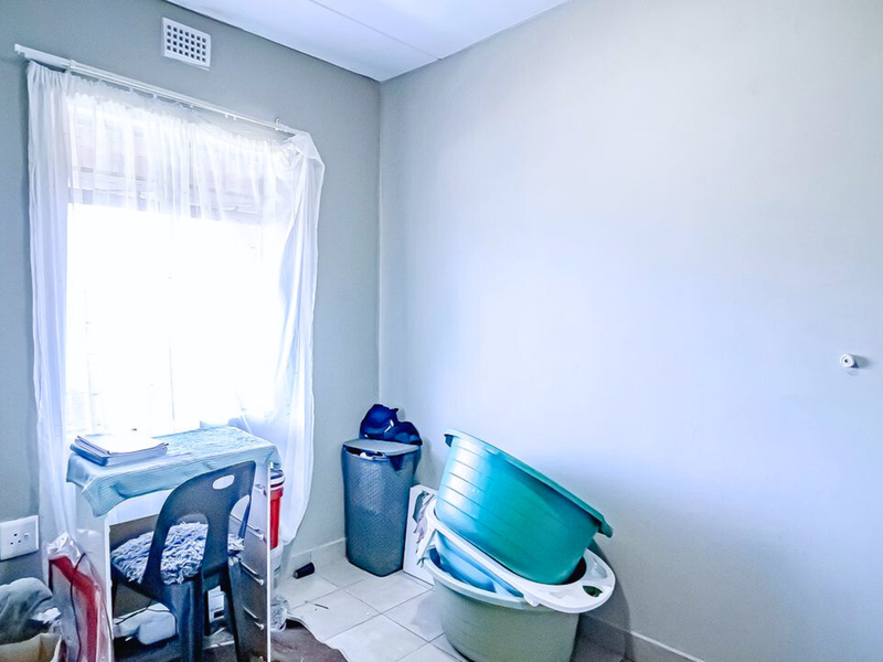 Stylish Modern Apartment for Sale in Oxford Heights Security Complex - Photo 6