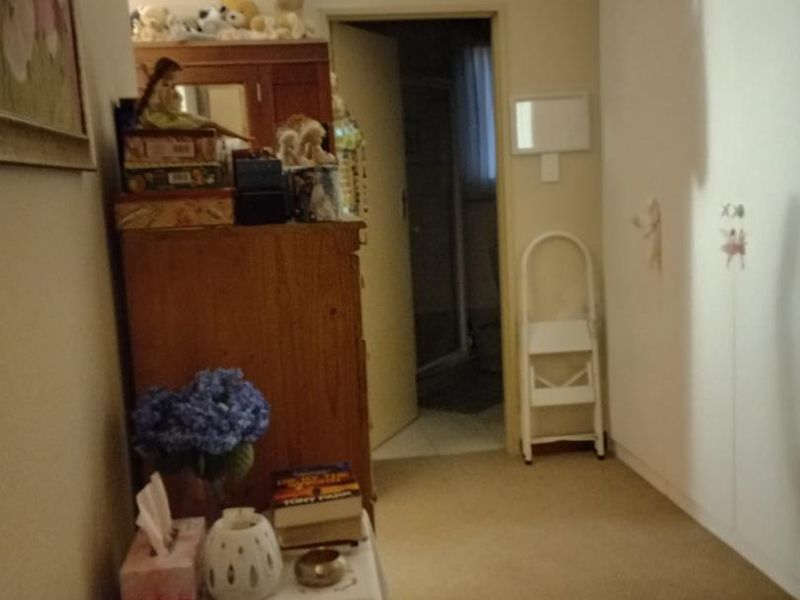 Modern 1-Bedroom Apartment for Sale in Willow Acres Estate - Photo 9