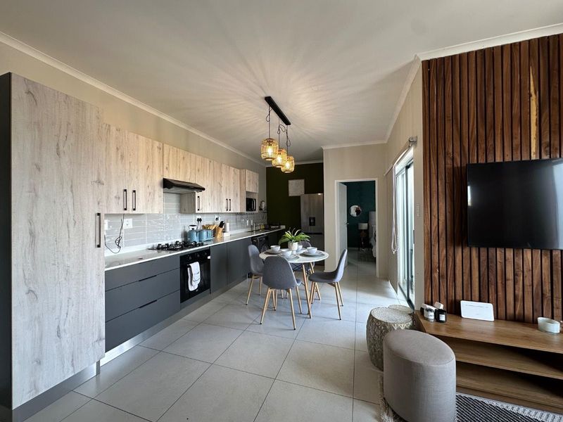 93 on New – Fully Furnished 2 Bed, 2 Bath Apartment - Photo 6