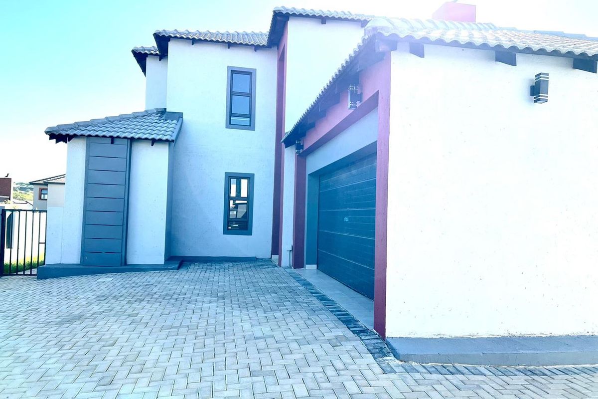 4-Bedroom Duet House for Sale in Zambezi Manor Lifestyle Estate - Photo 2
