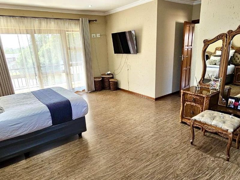 Modern Family Living in a Secure Six-Unit Complex – Don’t Miss This Gem! - Photo 7