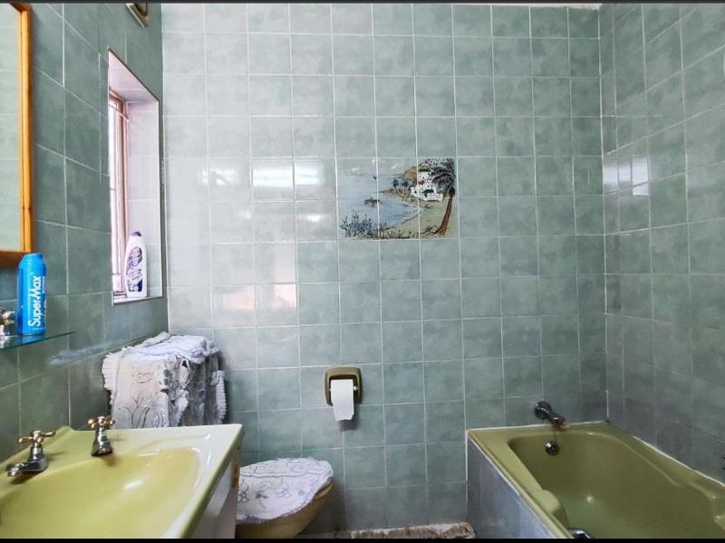 3 bedroom face brick property - Photo 9