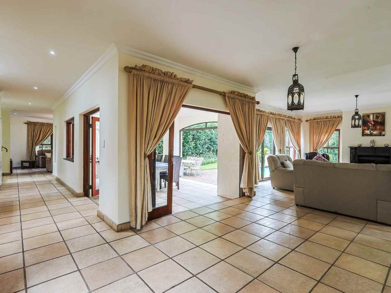 Spacious Entertainer’s Dream in Woodhill Golf Estate – Furnished Option Available - Photo 9