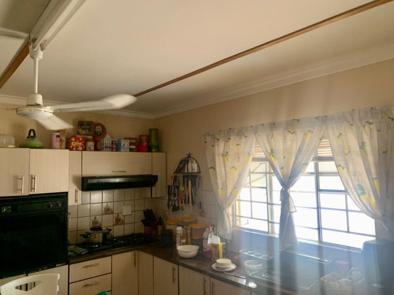 For Sale: Spacious Family Home in Okahandja – Prime Location! - Photo 4