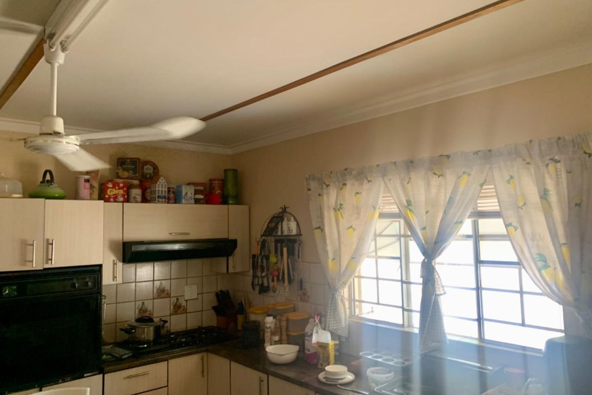 For Sale: Spacious Family Home in Okahandja – Prime Location! - Photo 4