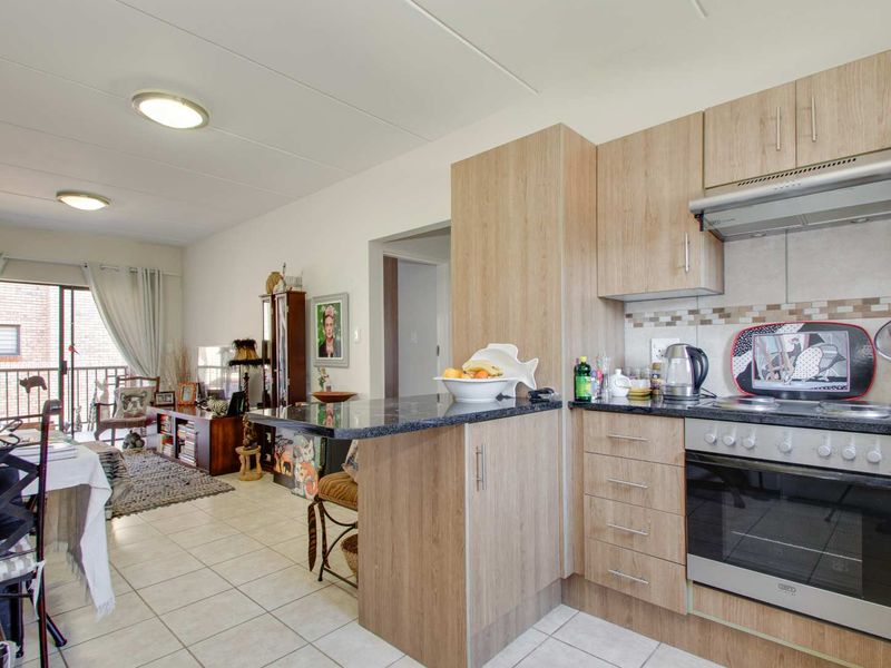 Embrace Your Dream Retirement – Secure This 2-Bedroom Apartment Today! - Photo 3