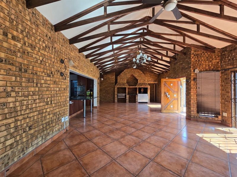 Modern Elegance Meets Effortless Comfort - A Home Designed for Living and Entertaining - Photo 7
