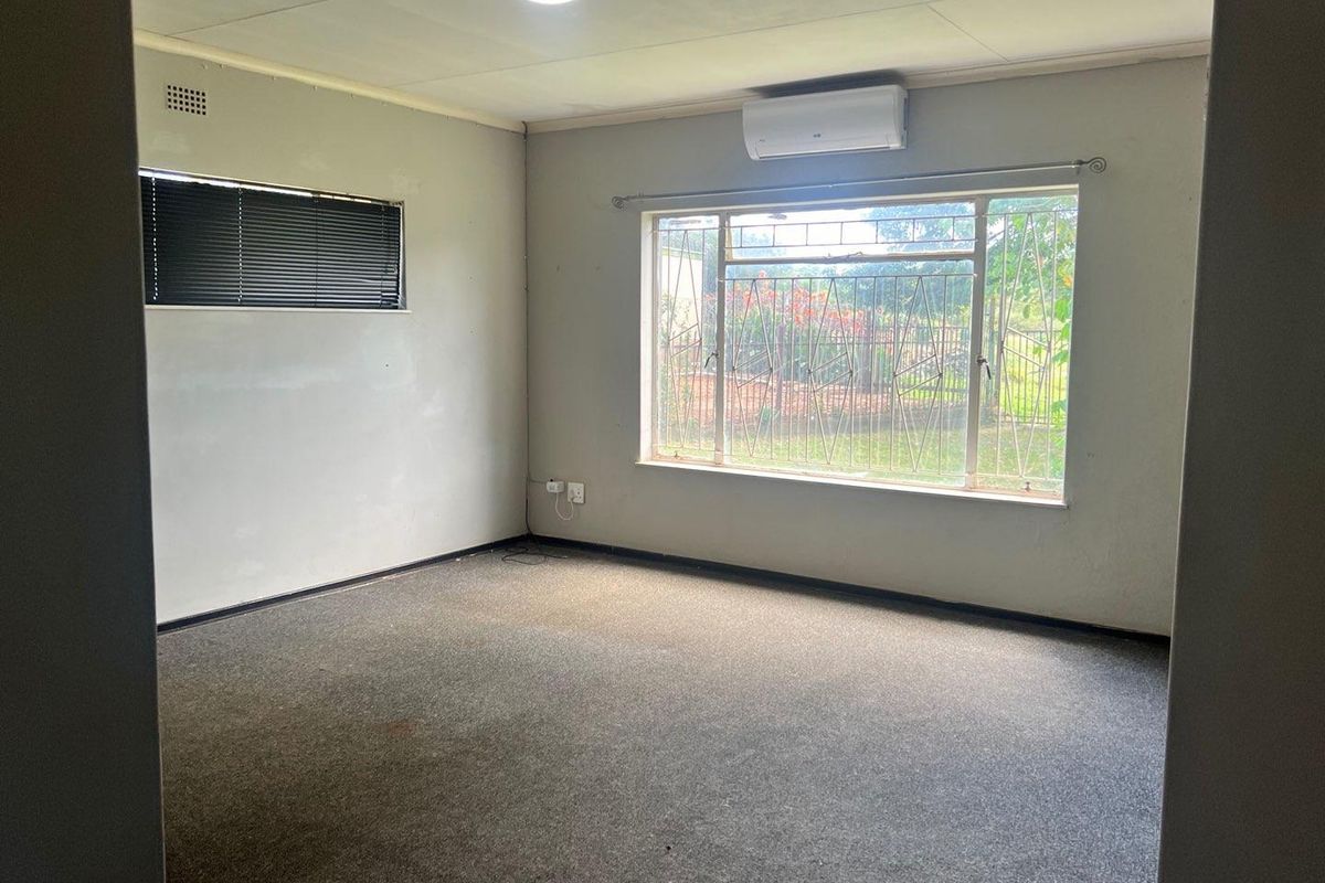 Family Home to Rent - Photo 2
