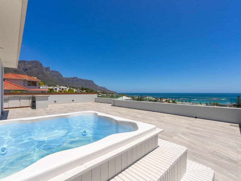 Brand-New 5-Bedroom Luxury Home in Camps Bay - Photo 4