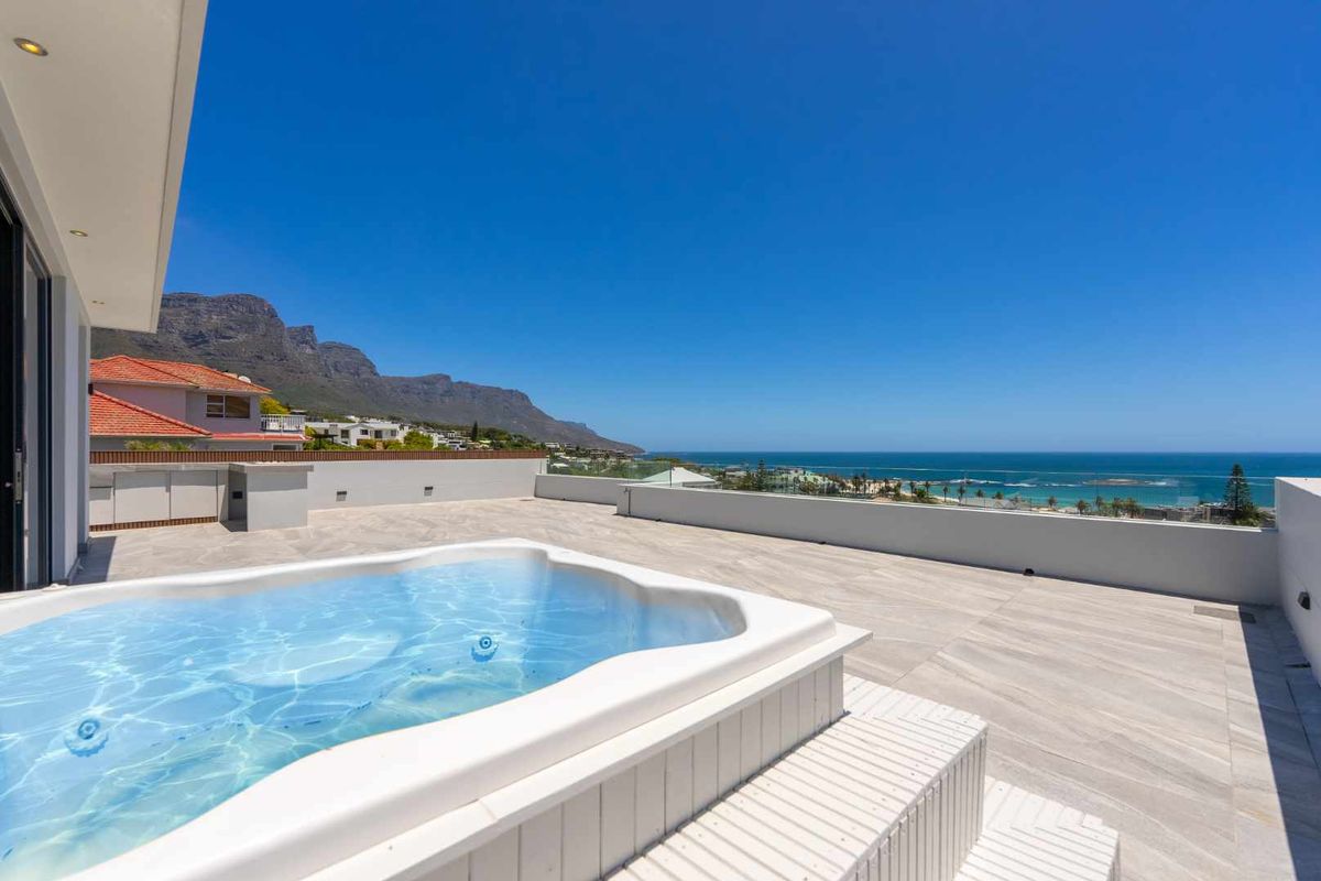 Brand-New 5-Bedroom Luxury Home in Camps Bay - Photo 4