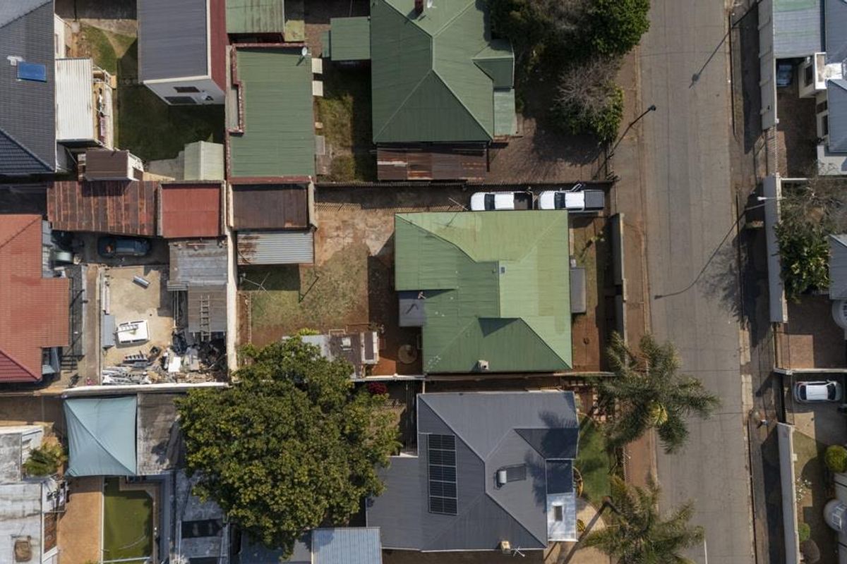 CHARMING 3-BEDROOM HOME IN KENSINGTON - Photo 3