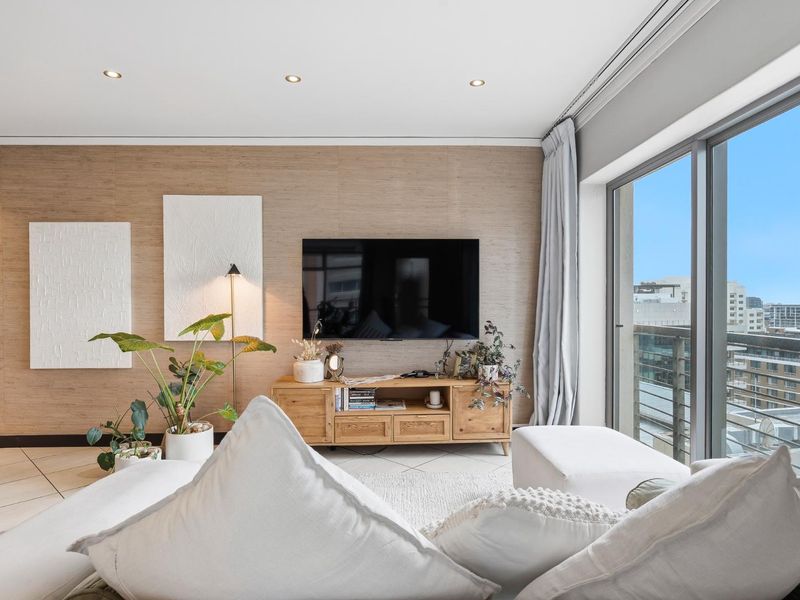 Furnished Spacious 1 Bed with Balcony & Views Available 3 May - Photo 2