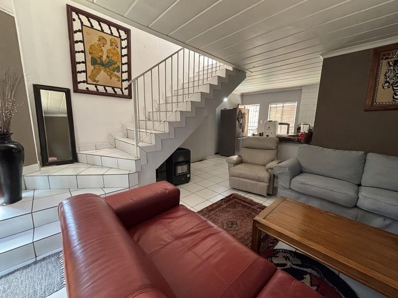 Three bedroom duplex in popular complex - Photo 8