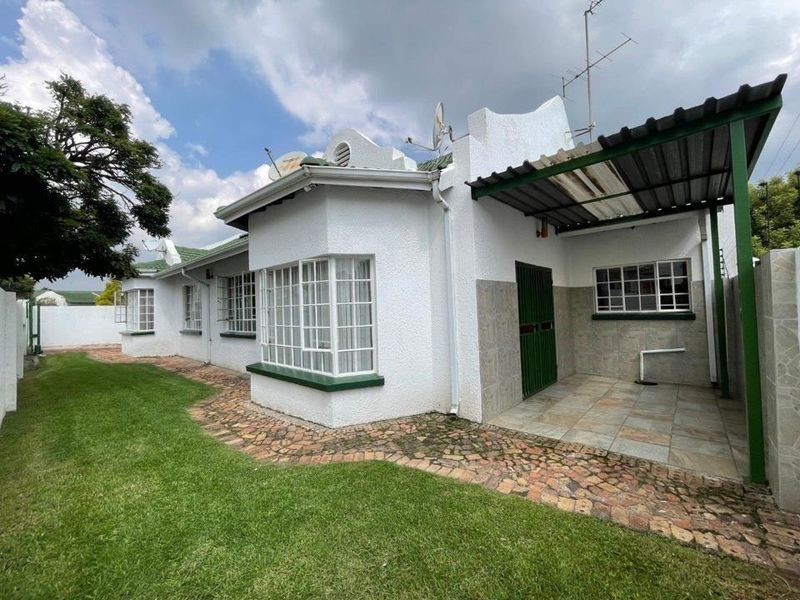 Modern Elegance Meets Comfortable Family Living - Photo 5