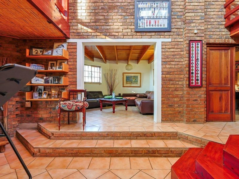 Ultimate Dual Living Opportunity: Two Homes, Solar Power, and a Borehole in Erasmuskloof - Photo 4