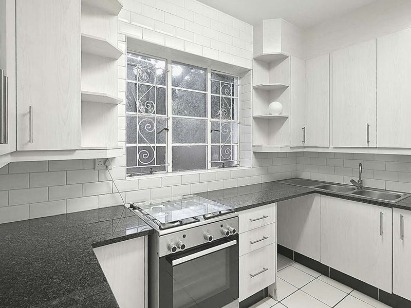 Ground floor 2 Bedroom Apartment with WFH space, Direct Access to Outside Patio and Communal gardens - Photo 8