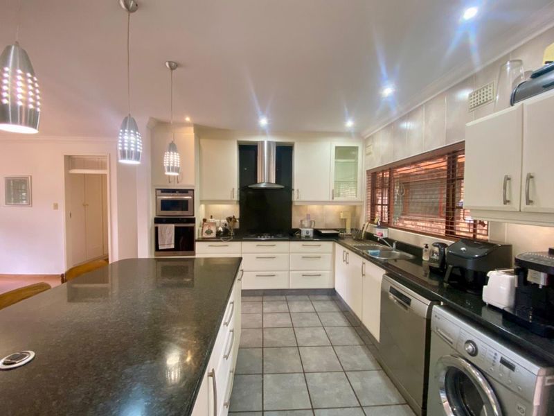 SPACE, PRIVACY AND LUSH SURROUNDS IN THE HEART OF KLOOF - Photo 5