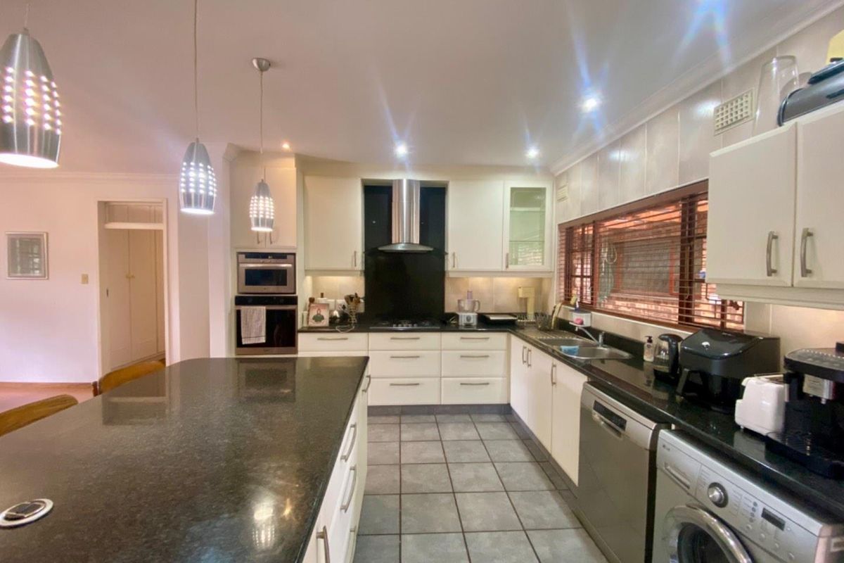 SPACE, PRIVACY AND LUSH SURROUNDS IN THE HEART OF KLOOF - Photo 5