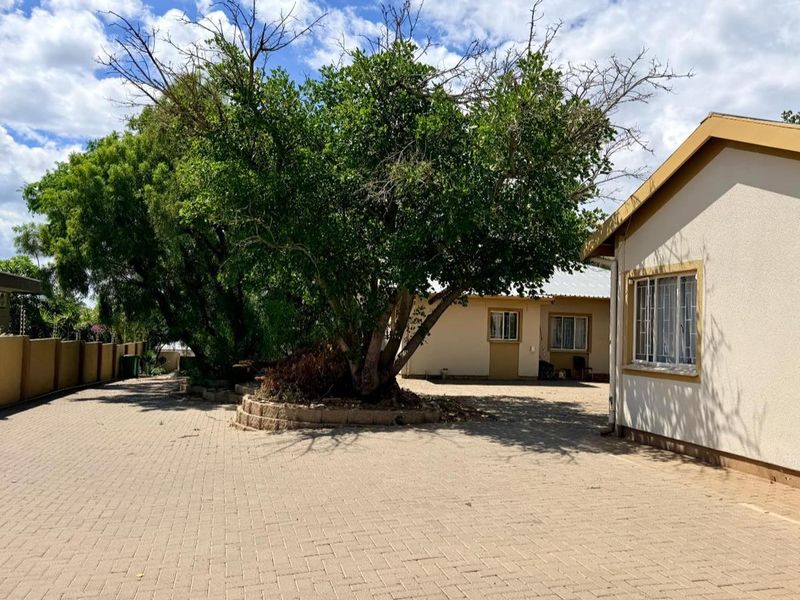 3 Bedroom House For Sale in Pionierspark - Photo 7