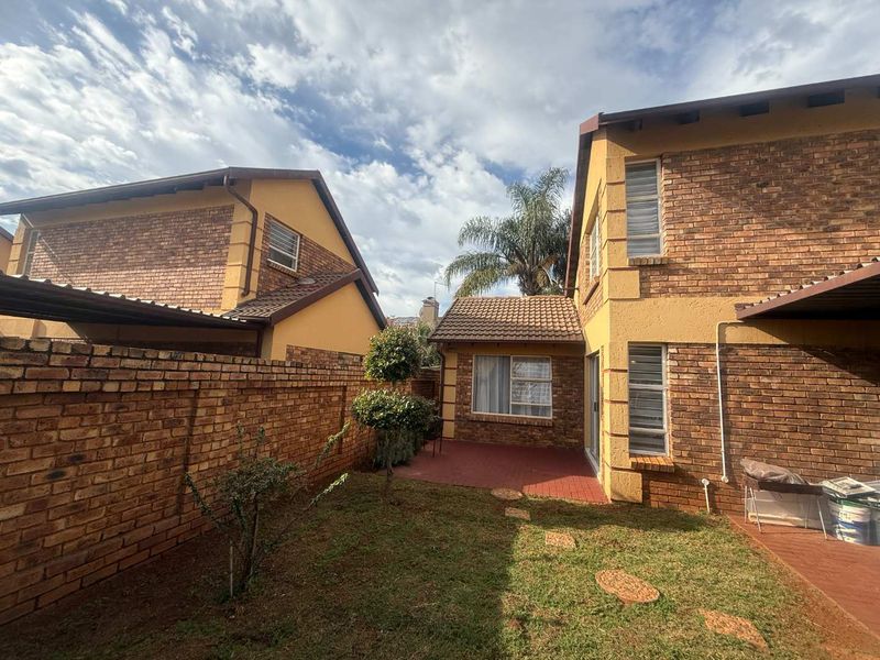Elevated Living in the Heart of Glen Marais - Photo 3