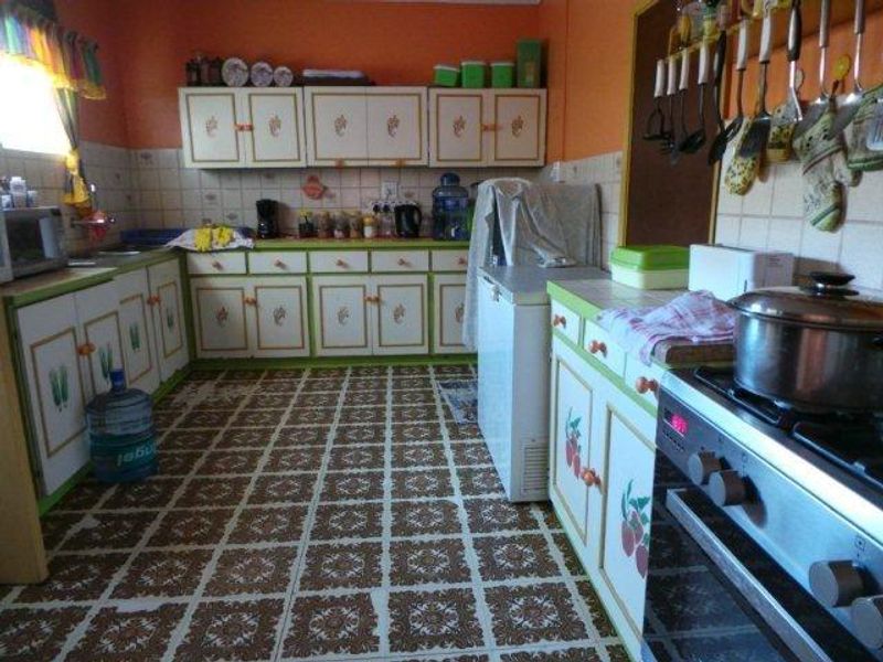 Spacious Family Home close to all Amenities - Photo 3