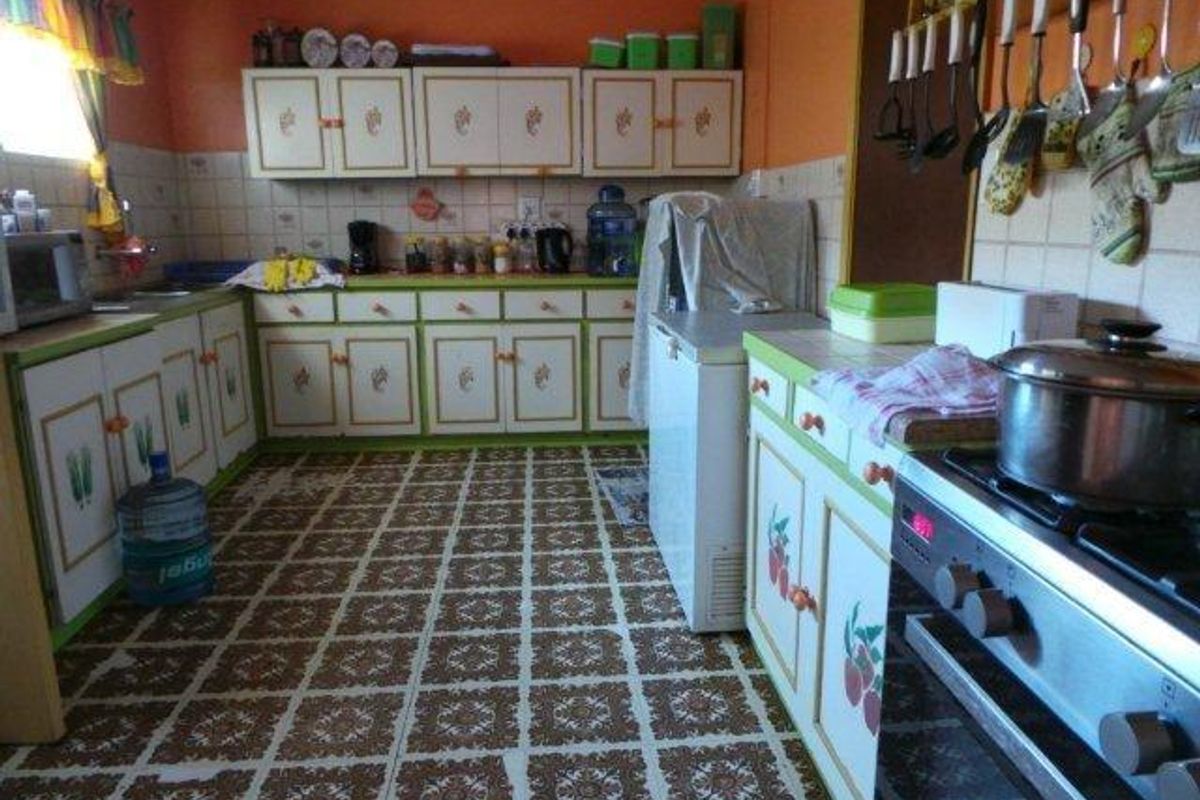 Spacious Family Home close to all Amenities - Photo 3
