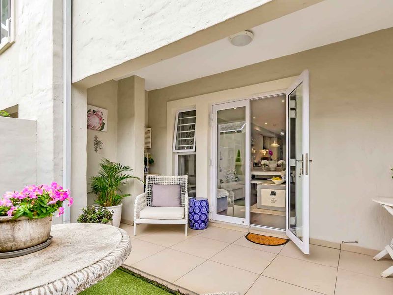 STYLISH AND CLASSY DUPLEX UNIT, IN A QUIET POSITION OFFERING PLENTY OF SPACE. - Photo 2