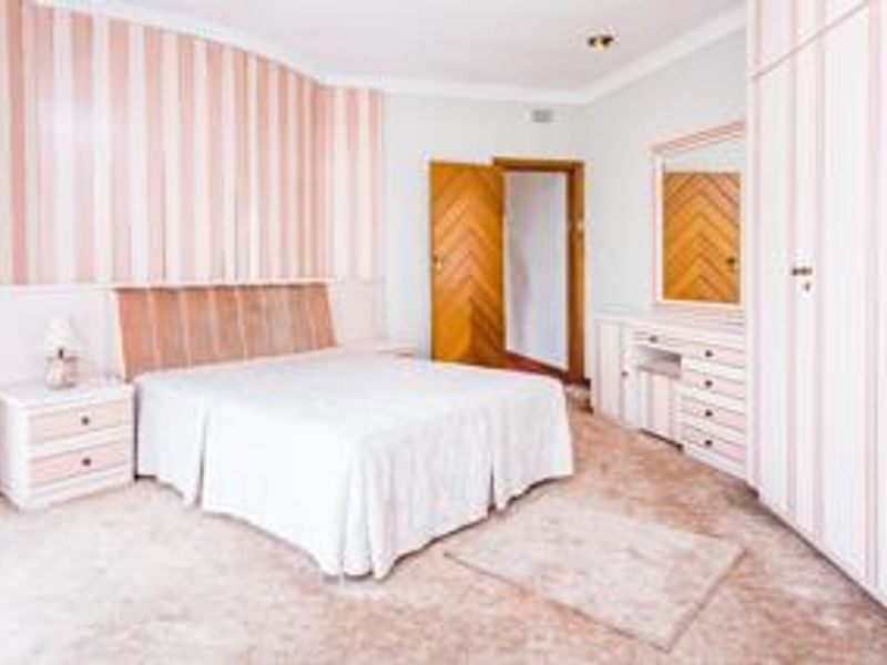 Breathtaking Double-Storey Located in Marlboro. - Photo 9