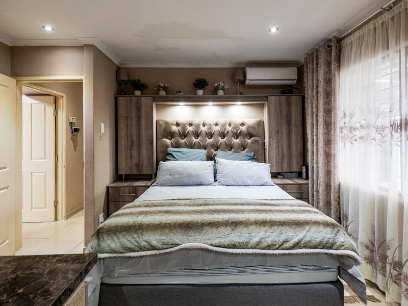 Modern pet friendly simplex - Photo 7