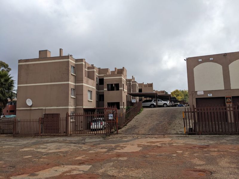 Chill with Peace of Mind & Comfort in This 3-Bed Townhouse by Primrose CBD - Photo 2