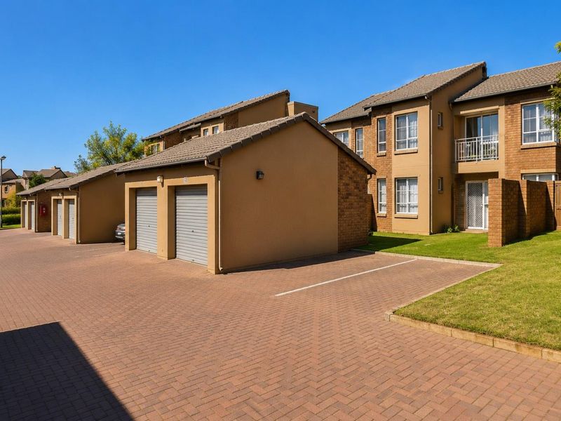 Ground floor -2 Bedroom Apartment at St George - Photo 2