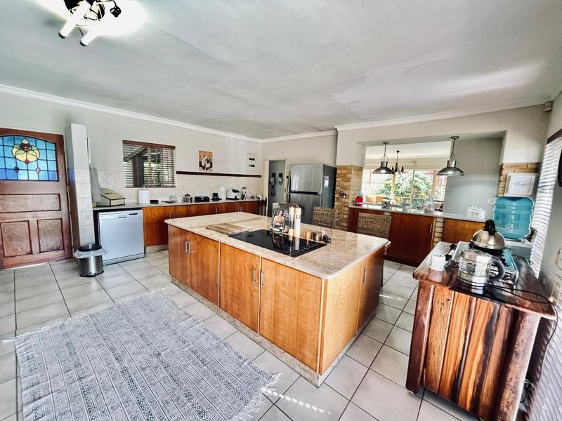 A jewel of a house in Boksburg South, located in a quiet area with no pedestrian traffic - Photo 8