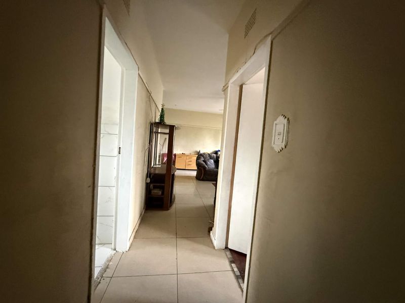 Ground Floor Comfort with Space and Security - Photo 9