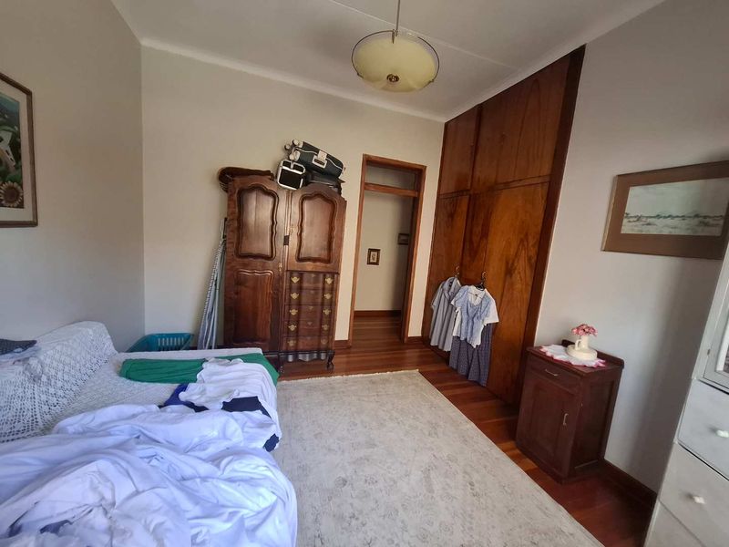 FOR SALE | KLEIN WINDHOEK – N$ 5,300,000 HOUSE + 2 FLATS (INCOME-GENERATING OPPORTUNITY!) 💰 Potential Rental Income: ± N$ 30,000/month - Photo 3