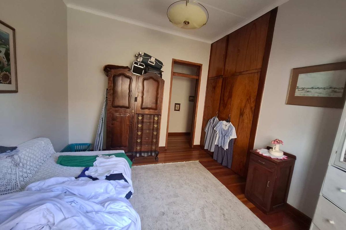 FOR SALE | KLEIN WINDHOEK – N$ 5,300,000 HOUSE + 2 FLATS (INCOME-GENERATING OPPORTUNITY!) 💰 Potential Rental Income: ± N$ 30,000/month - Photo 3