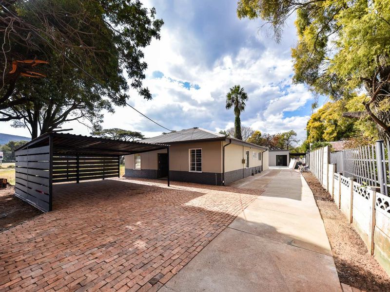 Newly renovated three bedroom home with a flatlet - Villieria - Photo 1