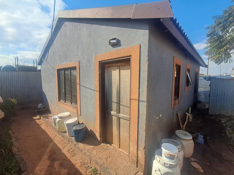 2 Bedroom House In Ivory Park Ext 2 - Photo 1