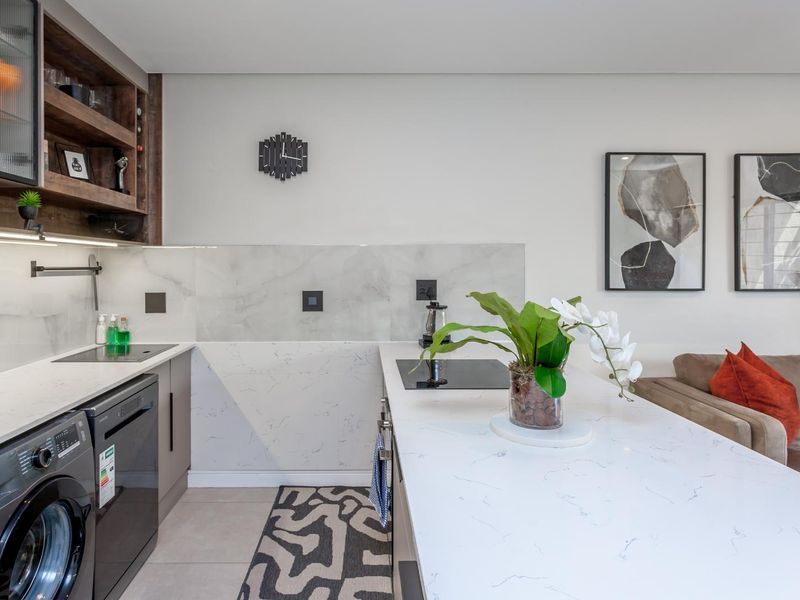 AN UPMARKET ONE BEDROOM FURNISHED APARTMENT - Photo 6